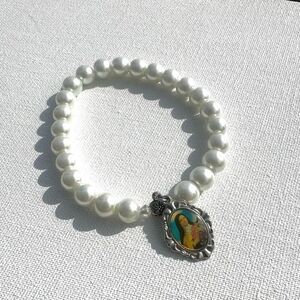 Faux pearl Saint Theresa charm bracelet